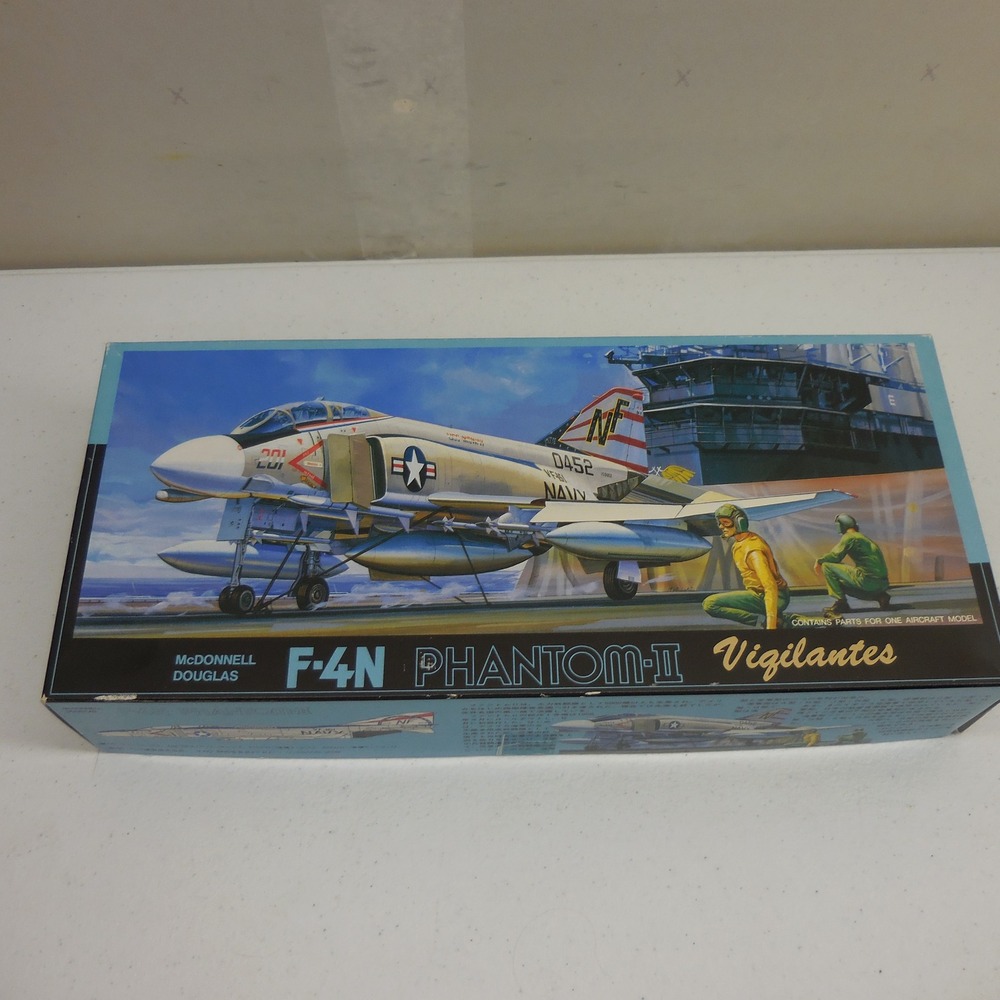 Fujimi 1/72 F-4N Phantom II Vigilantes Model Kit G-3 McDonnell Douglas US Navy